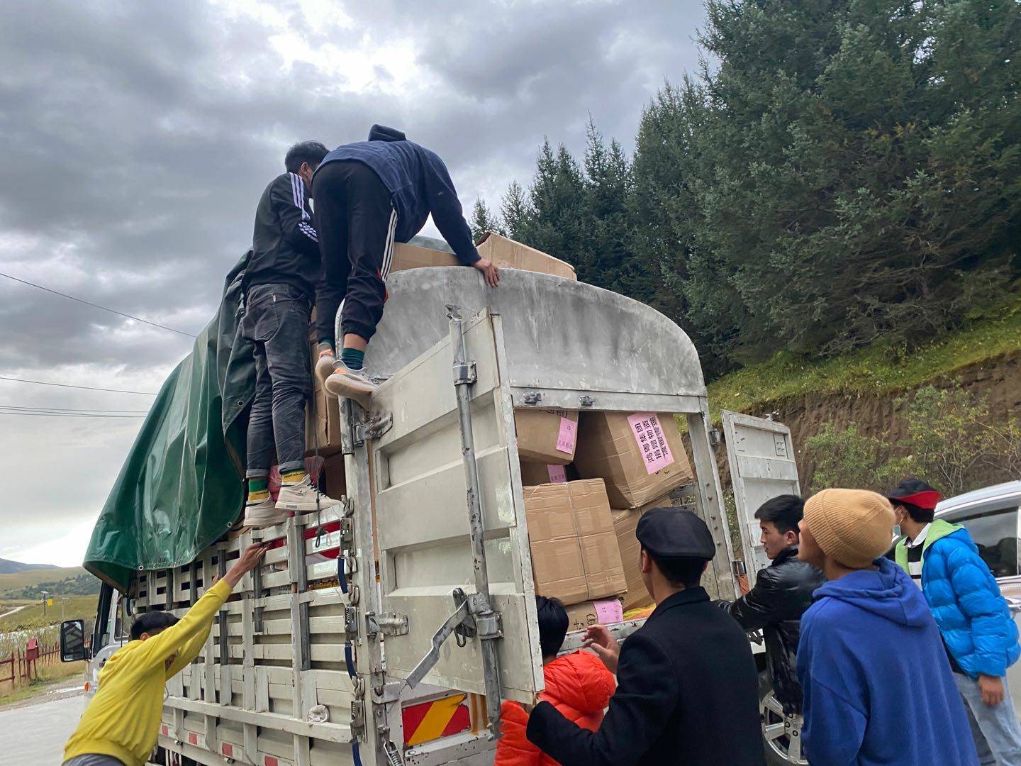 米兰体育app在线登录-米兰app(中国)公益回顾丨家国同欢月同圆 温暖满载甘孜州(图5)