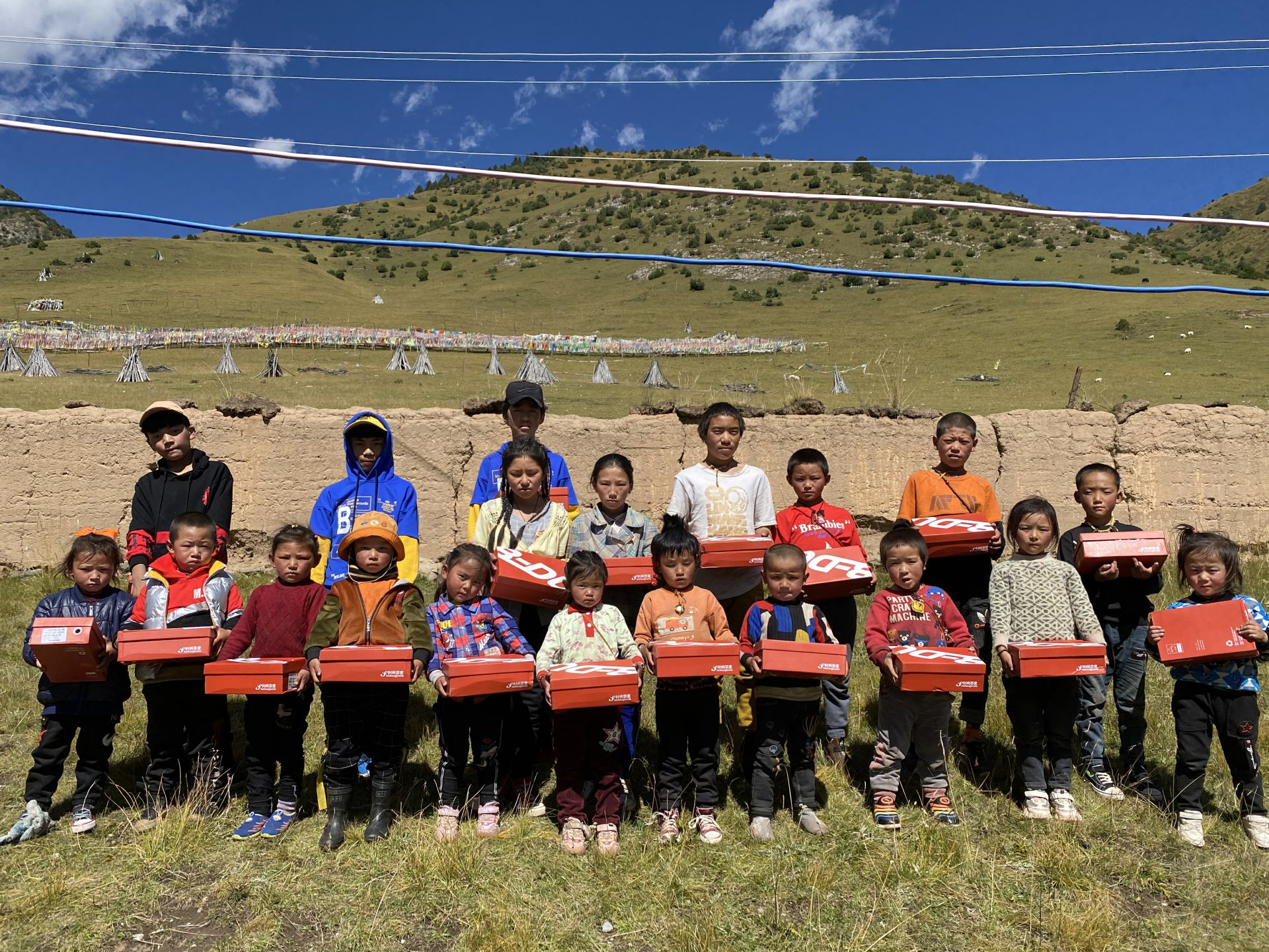 米兰体育app在线登录-米兰app(中国)公益回顾丨家国同欢月同圆 温暖满载甘孜州(图13)